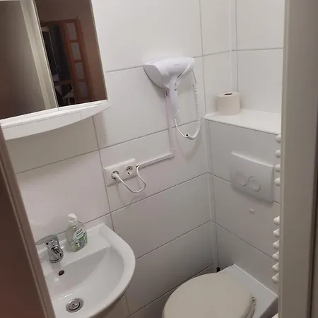 Idylischer Bachplatz *