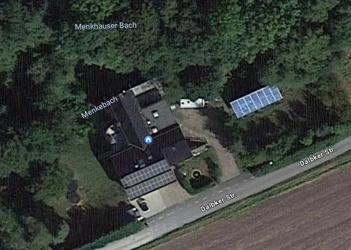 Idylischer Bachplatz *