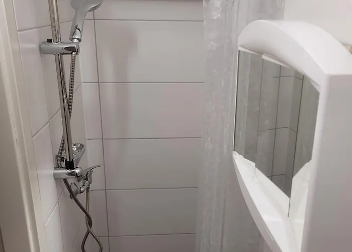 Idylischer Bachplatz