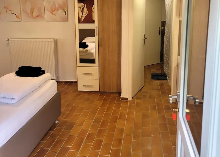 Idylischer Bachplatz